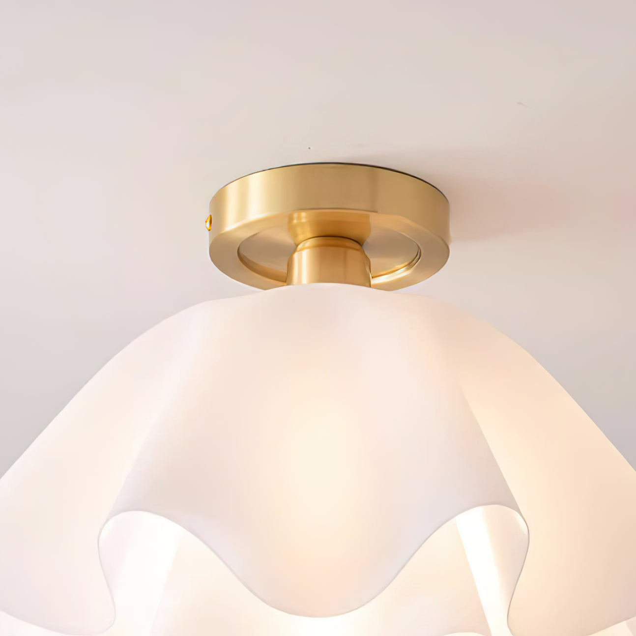 Plafonnier Design Plié Élégant en Cuivre -AURELIA